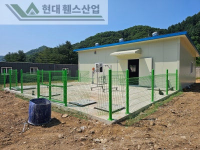 보령휀스 펜스 울타리 - 보령시 신흑동에 위치한 건축 준비 중인 사무실 건물에 경계용 메쉬휀스를 설치한 현장을 소개합니다. 보령휀스 펜스 울타리 - 보령시 신흑동에 위치한 건축 준비 중인 사무실 건물에 경계용 메쉬휀스를 설치한 현장을 소개합니다.