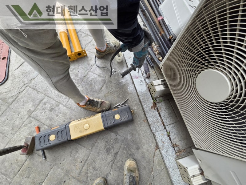 부평휀스 펜스 울타리 - 부평시 삼송동에 위치한 교회 건물 주차장에 경계용 베이직휀스를 시공한 현장을 소개합니다. 부평휀스 펜스 울타리 - 부평시 삼송동에 위치한 교회 건물 주차장에 경계용 베이직휀스를 시공한 현장을 소개합니다.