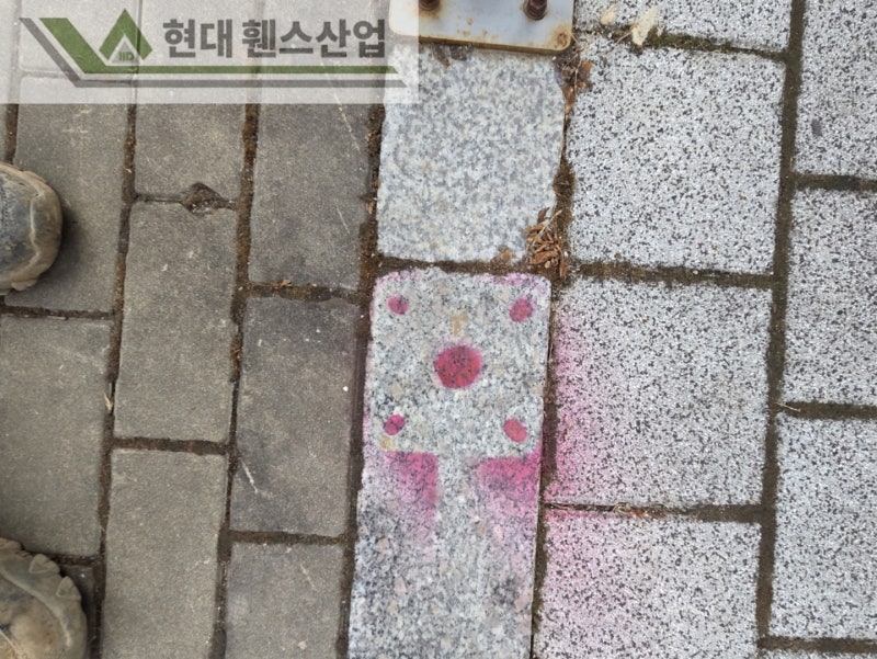 부평휀스 펜스 울타리 - 부평시 삼송동에 위치한 교회 건물 주차장에 경계용 베이직휀스를 시공한 현장을 소개합니다. 부평휀스 펜스 울타리 - 부평시 삼송동에 위치한 교회 건물 주차장에 경계용 베이직휀스를 시공한 현장을 소개합니다.