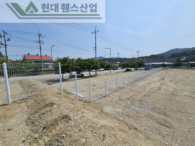 천안휀스 펜스 울타리 - 천안시 동남구에 위치한 산업단지 부지에 경계용 메쉬휀스를 설치한 현장을 소개합니다. 천안휀스 펜스 울타리 - 천안시 동남구에 위치한 산업단지 부지에 경계용 메쉬휀스를 설치한 현장을 소개합니다.