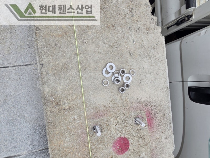 천안휀스 펜스 울타리 - 천안시 직산읍에 위치한 전원주택에 경계용 베이직A형휀스를 시공한 현장을 소개합니다. 천안휀스 펜스 울타리 - 천안시 직산읍에 위치한 전원주택에 경계용 베이직A형휀스를 시공한 현장을 소개합니다.