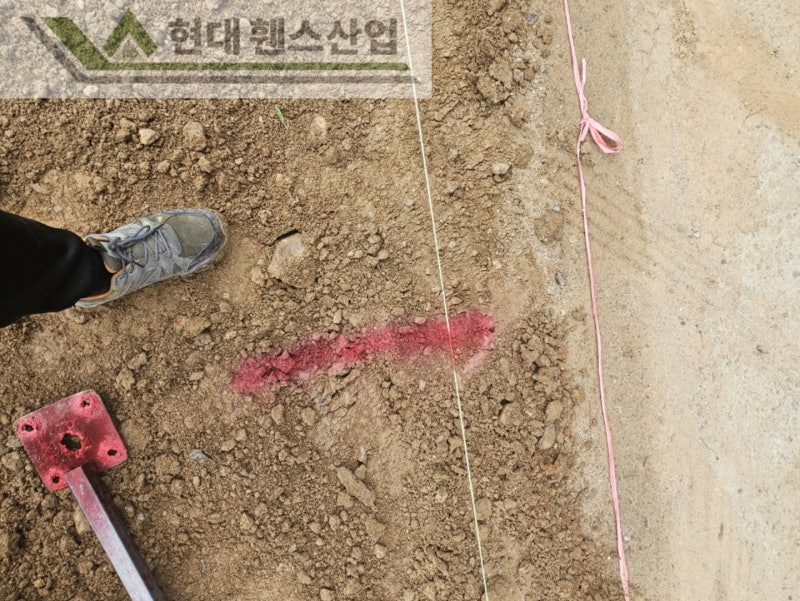 아산휀스 펜스 울타리 - 아산시 신창면에 위치한 농막 부지 경계에 메쉬휀스를 설치한 현장을 소개합니다. 아산휀스 펜스 울타리 - 아산시 신창면에 위치한 농막 부지 경계에 메쉬휀스를 설치한 현장을 소개합니다.