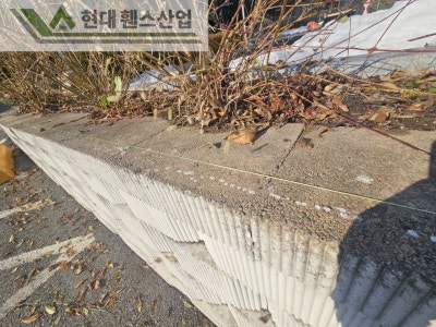 평택휀스 펜스 울타리 - 평택시 용이동에 위치한 유치원 주차장에 기존 메쉬휀스 철거 및 베이직B형휀스를 시공한 현장을 소개합니다.