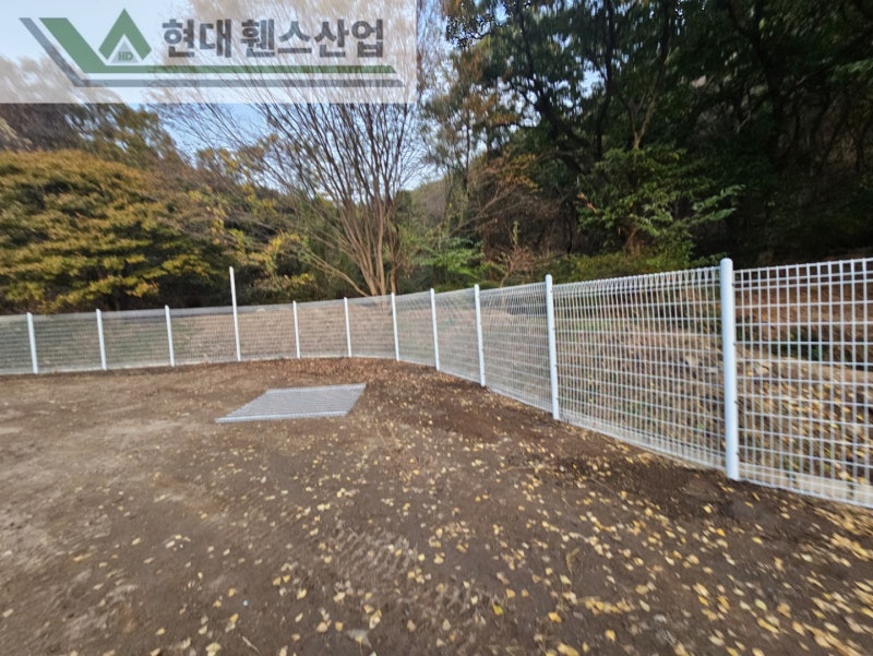 이천휀스 펜스 울타리 - 이천시 부발읍에 위치한 유기견보호소 경계에 메쉬휀스를 시공한 현장을 소개합니다.