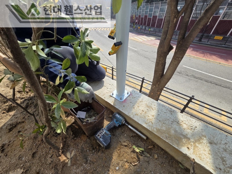 평택휀스 펜스 울타리 - 평택시 비전동에 위치한 신축 주택 경계에 추락방지용 메쉬휀스를 시공한 현장을 소개합니다.