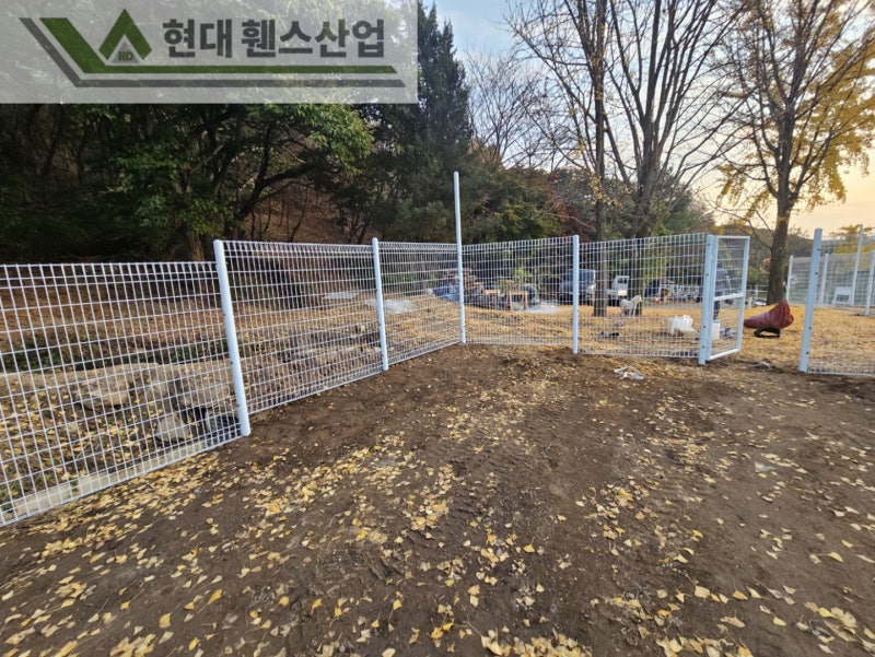 이천휀스 펜스 울타리 - 이천시 부발읍에 위치한 유기견보호소 경계에 메쉬휀스를 시공한 현장을 소개합니다.