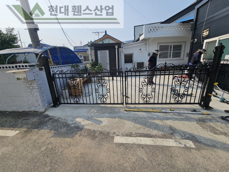 평택휀스 펜스 울타리 - 평택시 팽성읍에 위치한 작은 주차장 부지에 포플러 쌍문 + 외문을 설치한 현장을 소개합니다. 평택휀스 펜스 울타리 - 평택시 팽성읍에 위치한 작은 주차장 부지에 포플러 쌍문 + 외문을 설치한 현장을 소개합니다.