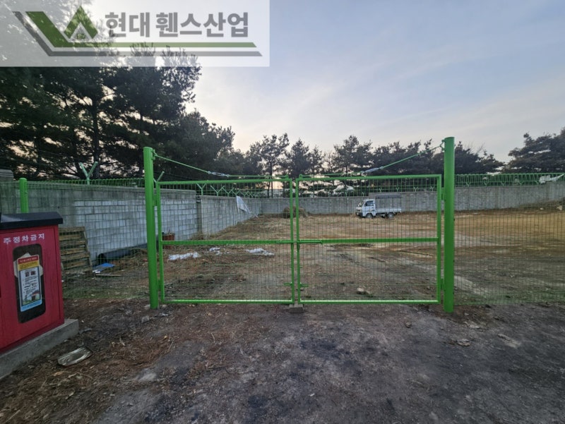 평택휀스 펜스 울타리 - 평택시 청북읍에 위치한 대지 경계에 경계용 메쉬휀스를 시공한 현장을 소개합니다.