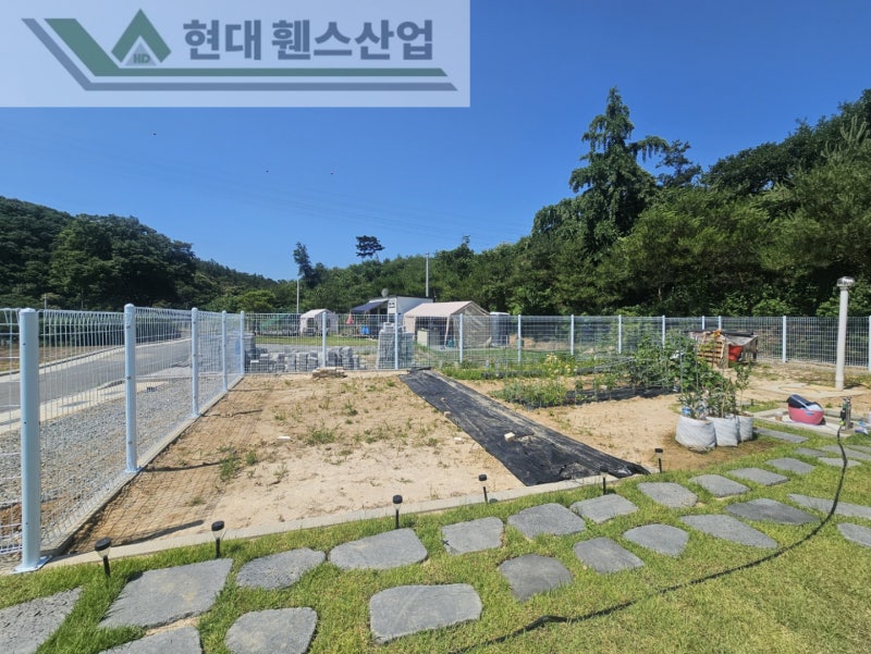 평택휀스 펜스 울타리 - 평택시 송탄동에 위치한 주말 농막에 경계용 메쉬휀스를 설치한 현장을 소개합니다.