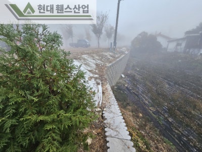 수원휀스 펜스 울타리 - 수원시 권선구 고색동에 위치한 신축 건물 경계에 추락방지용 메쉬휀스를 시공한 현장을 소개합니다.