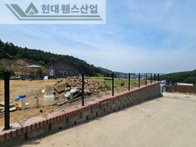 아산휀스 펜스 울타리 - 아산시 선장면에 위치한 경치가 아름다운 전원주택에 베이직휀스를 설치한 현장을 소개합니다. 아산휀스 펜스 울타리 - 아산시 선장면에 위치한 경치가 아름다운 전원주택에 베이직휀스를 설치한 현장을 소개합니다.