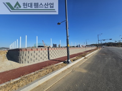 평택휀스 펜스 울타리 - 평택시 칠괴동에 위치한 신축산업단지 부지 경계에 경계용 베이직 B형휀스를 시공한 현장을 소개합니다.