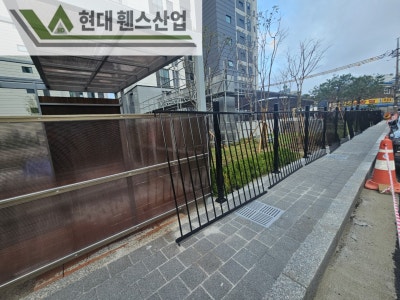 남양주 휀스 펜스 울타리 - 남양주시 진전읍에 위치한 신축 아파트 단지 경계에 베이직 A형휀스를 시공한 현장을 소개합니다.