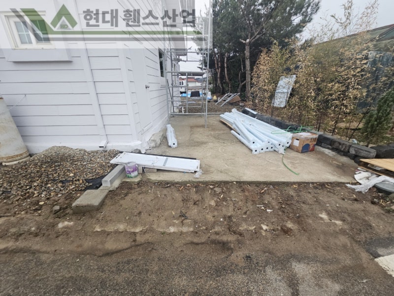 여주휀스 펜스 울타리 - 여주시 점동면에 위치한 키즈카페 예정지에 합성목재 가림막휀스와 차폐휀스를 설치한 현장을 소개합니다. Vo.2 여주휀스 펜스 울타리 - 여주시 점동면에 위치한 키즈카페 예정지에 합성목재 가림막휀스와 차폐휀스를 설치한 현장을 소개합니다. Vo.2