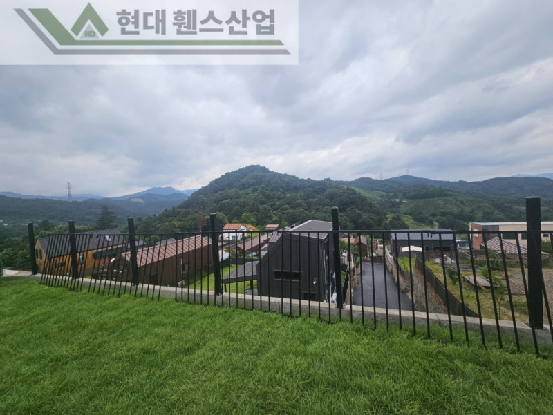 가평휀스 펜스 울타리 - 가평군 전원주택단지에 베이직 A형휀스를 설치한 현장을 소개합니다. 가평휀스 펜스 울타리 - 가평군 전원주택단지에 베이직 A형휀스를 설치한 현장을 소개합니다.