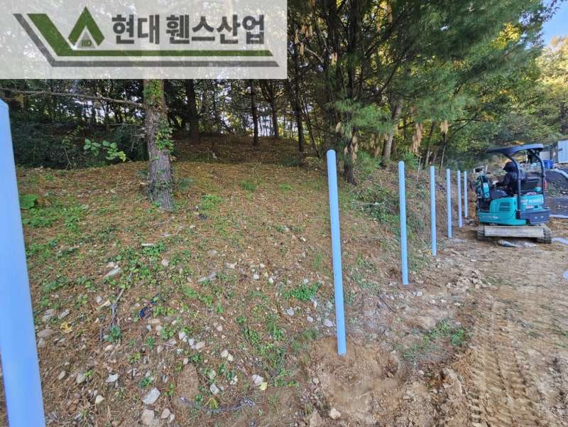 안성휀스 펜스 울타리 - 안성시 아양동에 위치한 나대지에 경계용 메쉬휀스를 시공한 현장을 소개합니다. 안성휀스 펜스 울타리 - 안성시 아양동에 위치한 나대지에 경계용 메쉬휀스를 시공한 현장을 소개합니다.