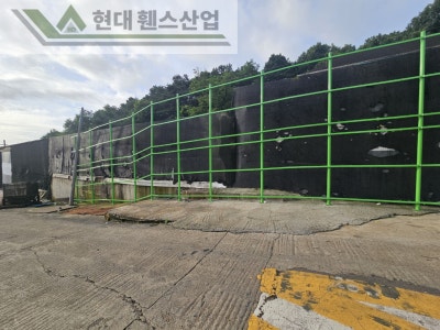 천안휀스 펜스 울타리 - 천안시 목천읍에 위치한 공장 경계에 차폐휀스를 설치한 현장을 소개합니다.