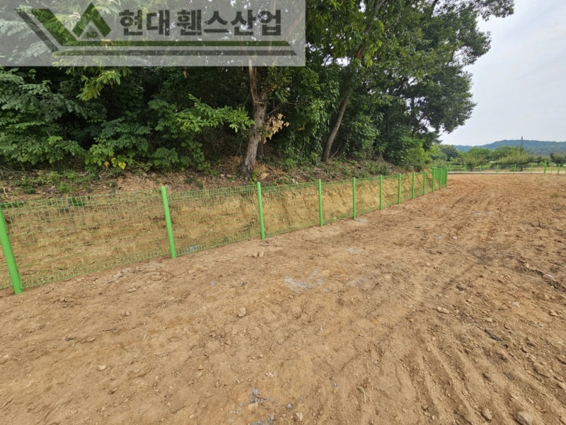 예산휀스 펜스 울타리 - 예산군 덕산면에 위치한 주말 농장 부지에 경계를 나누는 메쉬휀스를 설치한 현장을 소개합니다.