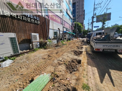 시흥휀스 펜스 울타리 - 시흥시 장현동에 위치한 작은 화단에 경계용 메쉬휀스를 설치한 현장을 소개합니다.