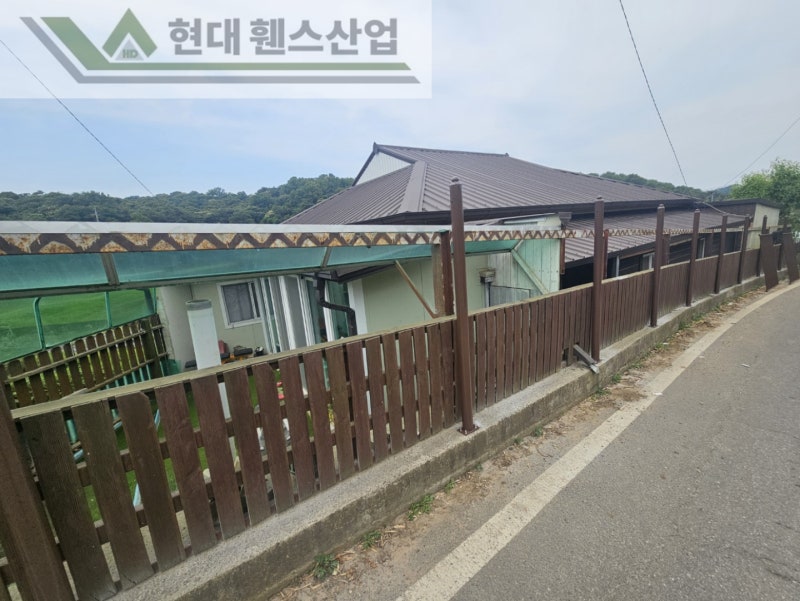 천안휀스 펜스 울타리 - 천안시 성환읍에 위치한 시골마을 집 담장에 베이직휀스를 설치한 현장을 소개합니다. 천안휀스 펜스 울타리 - 천안시 성환읍에 위치한 시골마을 집 담장에 베이직휀스를 설치한 현장을 소개합니다.