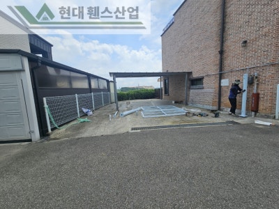 평택휀스 펜스 울타리 - 평택시 팽성읍에 위치한 미군부대 부근 타운 하우스 단지에 메쉬대문과 메쉬휀스를 설치한 현장을 소개합니다. 평택휀스 펜스 울타리 - 평택시 팽성읍에 위치한 미군부대 부근 타운 하우스 단지에 메쉬대문과 메쉬휀스를 설치한 현장을 소개합니다.
