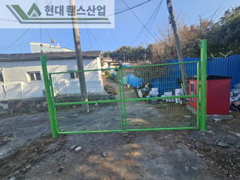 평택휀스 펜스 울타리 - 평택시 청북읍에 위치한 대지 경계에 경계용 메쉬휀스를 시공한 현장을 소개합니다.