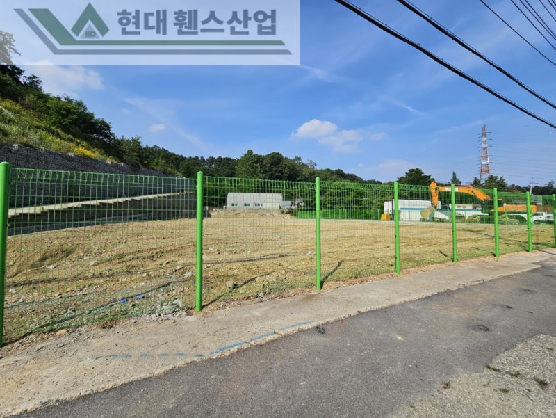 여주휀스 펜스 울타리 - 여주시 우만동에 위치한 연수원 건물 예정지에 메쉬휀스를 설치한 현장을 소개합니다.