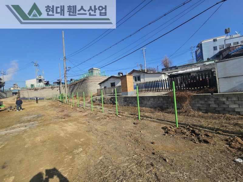 평택휀스 펜스 울타리 - 평택시 청북읍에 위치한 대지 경계에 경계용 메쉬휀스를 시공한 현장을 소개합니다.