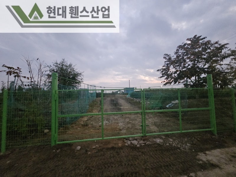 평택휀스 펜스 울타리 - 평택시 지제동 농막 경계에 메쉬휀스를 시공한 현장을 소개합니다. 평택휀스 펜스 울타리 - 평택시 지제동 농막 경계에 메쉬휀스를 시공한 현장을 소개합니다.