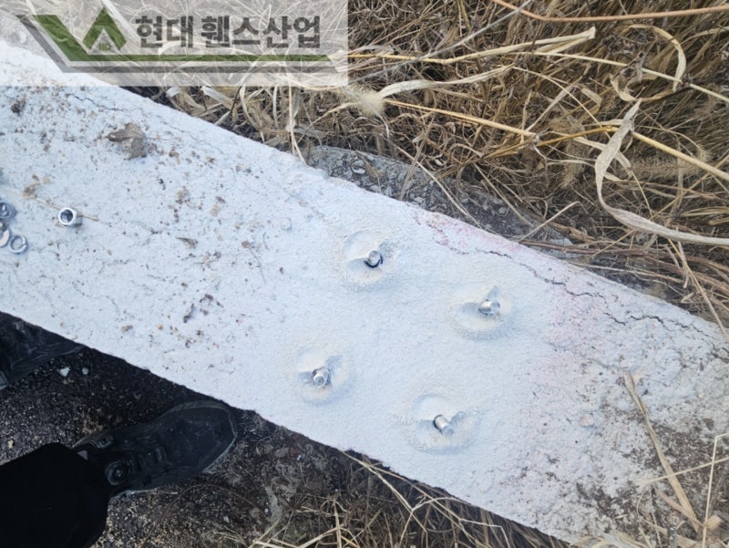 파주휀스 펜스 울타리 - 파주시 문산읍에 위치한 신축 창고단지 경계에 메쉬휀스를 시공한 현장을 소개합니다. 파주휀스 펜스 울타리 - 파주시 문산읍에 위치한 신축 창고단지 경계에 메쉬휀스를 시공한 현장을 소개합니다.