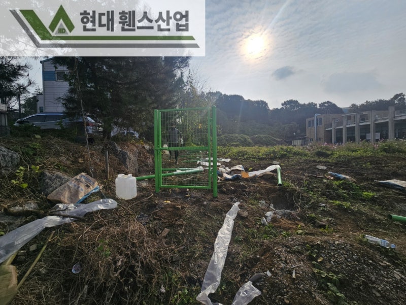 천안휀스 펜스 울타리 - 천안시 성성동에 위치한 빈 공터에 경계용 메쉬휀스를 시공한 현장을 소개합니다. 천안휀스 펜스 울타리 - 천안시 성성동에 위치한 빈 공터에 경계용 메쉬휀스를 시공한 현장을 소개합니다.
