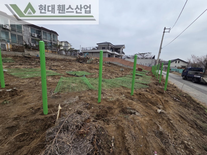아산휀스 펜스 울타리 - 아산시 모종동에 위치한 작은 전원주택마을 내에 위치한 작은 밭에 출입방지용 메쉬휀스를 시공한 현장을 소개합니다. 아산휀스 펜스 울타리 - 아산시 모종동에 위치한 작은 전원주택마을 내에 위치한 작은 밭에 출입방지용 메쉬휀스를 시공한 현장을 소개합니다.