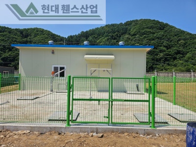보령휀스 펜스 울타리 - 보령시 신흑동에 위치한 건축 준비 중인 사무실 건물에 경계용 메쉬휀스를 설치한 현장을 소개합니다. 보령휀스 펜스 울타리 - 보령시 신흑동에 위치한 건축 준비 중인 사무실 건물에 경계용 메쉬휀스를 설치한 현장을 소개합니다.