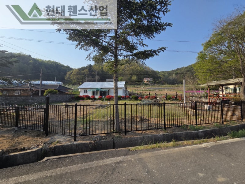 공주휀스 펜스 울타리 - 공주시 유구읍에 위치한 전원주택 경계에 오래된 휀스를 철거하고 새롭게 베이직휀스를 시공한 현장을 소개합니다. 공주휀스 펜스 울타리 - 공주시 유구읍에 위치한 전원주택 경계에 오래된 휀스를 철거하고 새롭게 베이직휀스를 시공한 현장을 소개합니다.