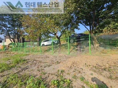 아산휀스 펜스 울타리 - 아산시 탕정면에 위치한 공터에 경계용 메쉬휀스를 시공한 현장을 소개합니다. 아산휀스 펜스 울타리 - 아산시 탕정면에 위치한 공터에 경계용 메쉬휀스를 시공한 현장을 소개합니다.