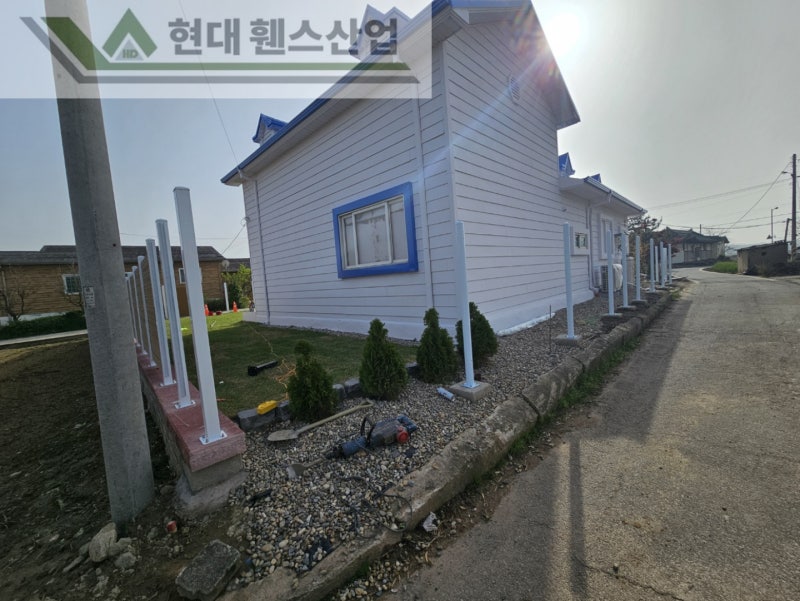여주휀스 펜스 울타리 - 여주시 점동면에 위치한 키즈카페 예정지에 합성목재 가림막휀스와 차폐휀스를 설치한 현장을 소개합니다. Vo.2 여주휀스 펜스 울타리 - 여주시 점동면에 위치한 키즈카페 예정지에 합성목재 가림막휀스와 차폐휀스를 설치한 현장을 소개합니다. Vo.2