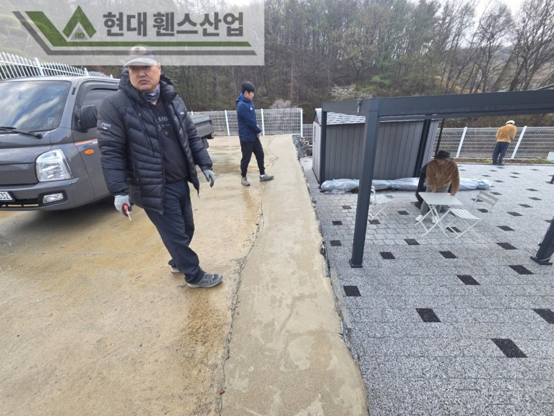 천안휀스 펜스 울타리 - 천안시 성거읍에 위치한 전원주택에 목재 가림막휀스를 시공한 현장을 소개합니다. 천안휀스 펜스 울타리 - 천안시 성거읍에 위치한 전원주택에 목재 가림막휀스를 시공한 현장을 소개합니다.