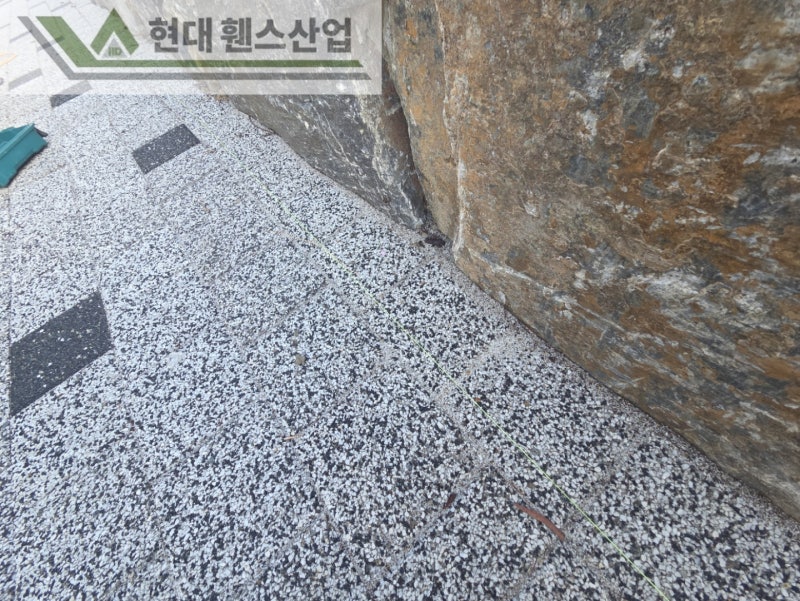 천안휀스 펜스 울타리 - 천안시 성거읍에 위치한 전원주택에 목재 가림막휀스를 시공한 현장을 소개합니다. 천안휀스 펜스 울타리 - 천안시 성거읍에 위치한 전원주택에 목재 가림막휀스를 시공한 현장을 소개합니다.