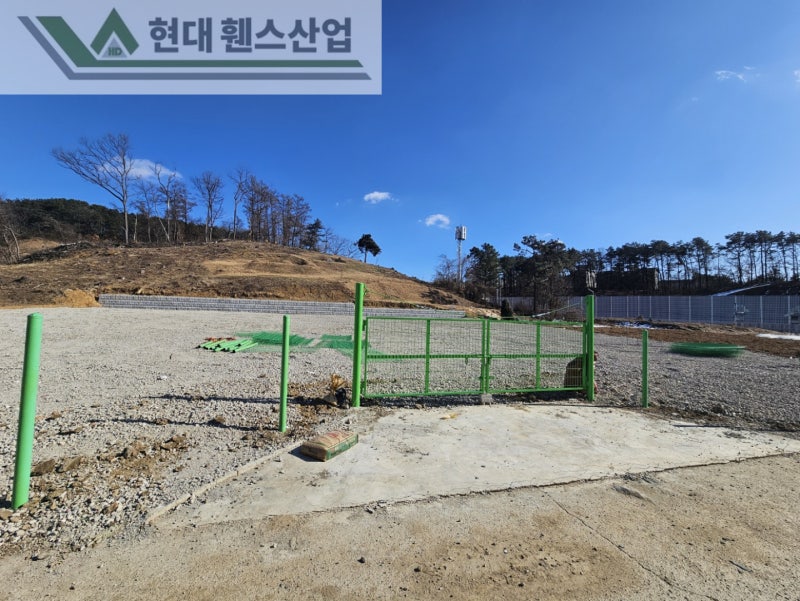 아산휀스 펜스 울타리 - 아산시 영인면에 위치한 나대지에 경계용 메쉬휀스를 시공한 현장을 소개합니다. 아산휀스 펜스 울타리 - 아산시 영인면에 위치한 나대지에 경계용 메쉬휀스를 시공한 현장을 소개합니다.