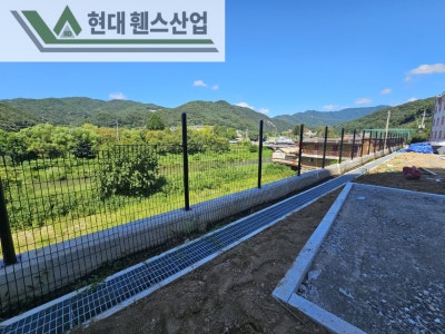 청평휀스 펜스 울타리 - 가평군 청평면에 위치한 물류창고에 경계용 메쉬휀스를 시공한 현장을 소개합니다.