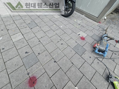 고양휀스 펜스 울타리 - 고양시 일산동구에 위치한 복합 쇼핑몰 건물에 출입방지용 디자인창살휀스를 설치한 현장을 소개합니다. 고양휀스 펜스 울타리 - 고양시 일산동구에 위치한 복합 쇼핑몰 건물에 출입방지용 디자인창살휀스를 설치한 현장을 소개합니다.