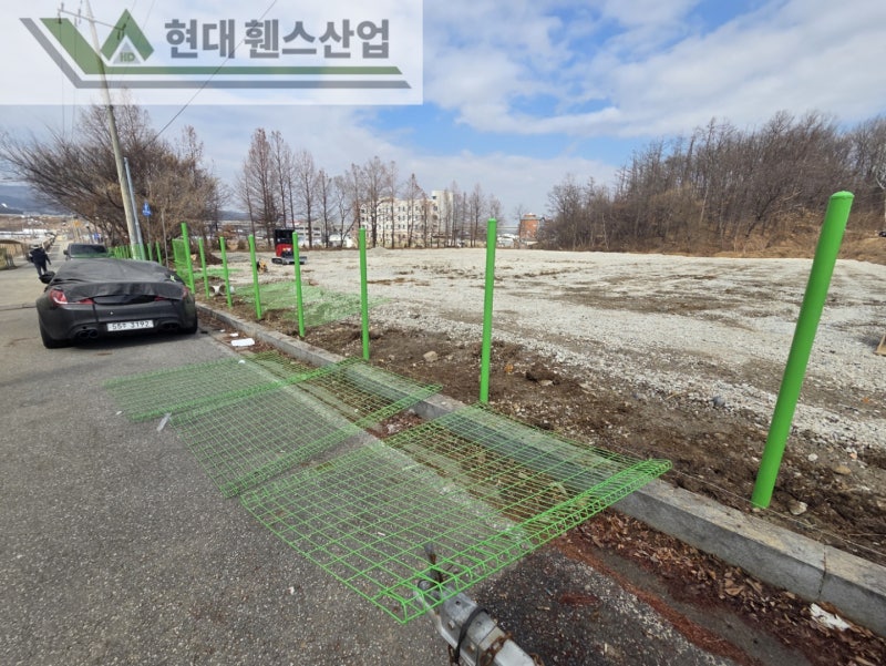 평택휀스 펜스 울타리 - 저번주에 이어 평택 렌터카 회사 부지 경계에 추가로 메쉬휀스를 시공한 현장을 소개합니다. 평택휀스 펜스 울타리 - 저번주에 이어 평택 렌터카 회사 부지 경계에 추가로 메쉬휀스를 시공한 현장을 소개합니다.