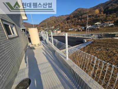 충주휀스 펜스 울타리 - 충주시 교현동에 위치한 주택 경계에 메쉬휀스를 시공한 현장을 소개합니다.