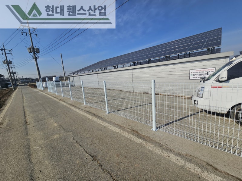 아산휀스 펜스 울타리 - 아산시 둔포면에 위치한 하우스식 농장에 메쉬휀스를 시공한 현장을 소개합니다.