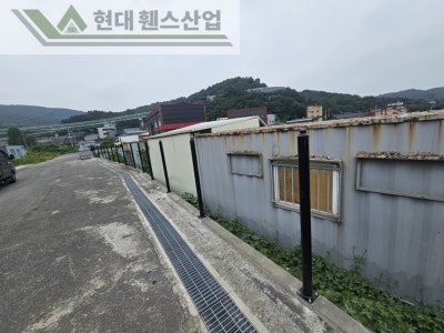 천안휀스 펜스 울타리 - 천안시 서북구에 위치한 신축 카페 건물 경계에 베이직휀스를 시공한 현장을 소개합니다. 천안휀스 펜스 울타리 - 천안시 서북구에 위치한 신축 카페 건물 경계에 베이직휀스를 시공한 현장을 소개합니다.