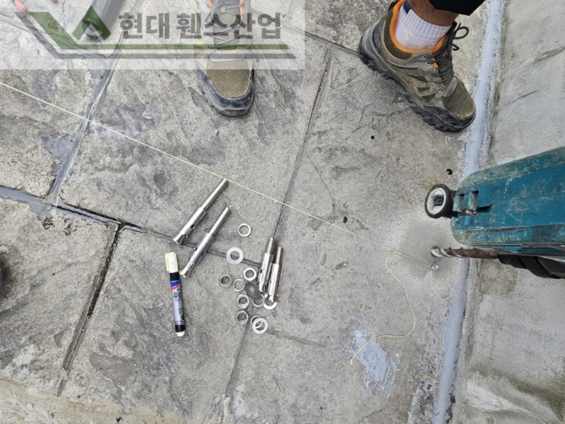 평택휀스 펜스 울타리 - 평택시 팽성읍에 위치한 미군부대 부근 타운 하우스 단지에 메쉬대문과 메쉬휀스를 설치한 현장을 소개합니다. 평택휀스 펜스 울타리 - 평택시 팽성읍에 위치한 미군부대 부근 타운 하우스 단지에 메쉬대문과 메쉬휀스를 설치한 현장을 소개합니다.
