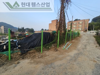 아산휀스 펜스 울타리 - 아산시 탕정면에 위치한 공터에 경계용 메쉬휀스를 시공한 현장을 소개합니다. 아산휀스 펜스 울타리 - 아산시 탕정면에 위치한 공터에 경계용 메쉬휀스를 시공한 현장을 소개합니다.