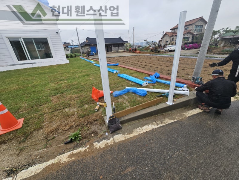여주휀스 펜스 울타리 - 여주시 점동면에 위치한 키즈카페 예정지에 합성목재 가림막휀스와 차폐휀스를 설치한 현장을 소개합니다. Vo.1