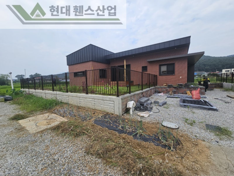 안산휀스 펜스 울타리 - 안산시 단원구 대부도 전원주택 현장에 아름다운 베이직휀스를 설치한 현장을 소개합니다. 안산휀스 펜스 울타리 - 안산시 단원구 대부도 전원주택 현장에 아름다운 베이직휀스를 설치한 현장을 소개합니다.
