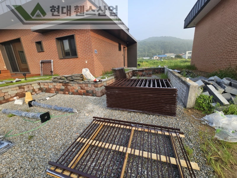 안산휀스 펜스 울타리 - 안산시 단원구 대부도 전원주택 현장에 아름다운 베이직휀스를 설치한 현장을 소개합니다. 안산휀스 펜스 울타리 - 안산시 단원구 대부도 전원주택 현장에 아름다운 베이직휀스를 설치한 현장을 소개합니다.